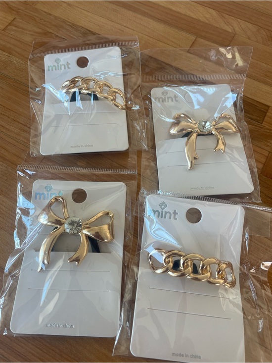 Mint Accessories - NWT- Mint Gold Bow & Chain Hair Ties